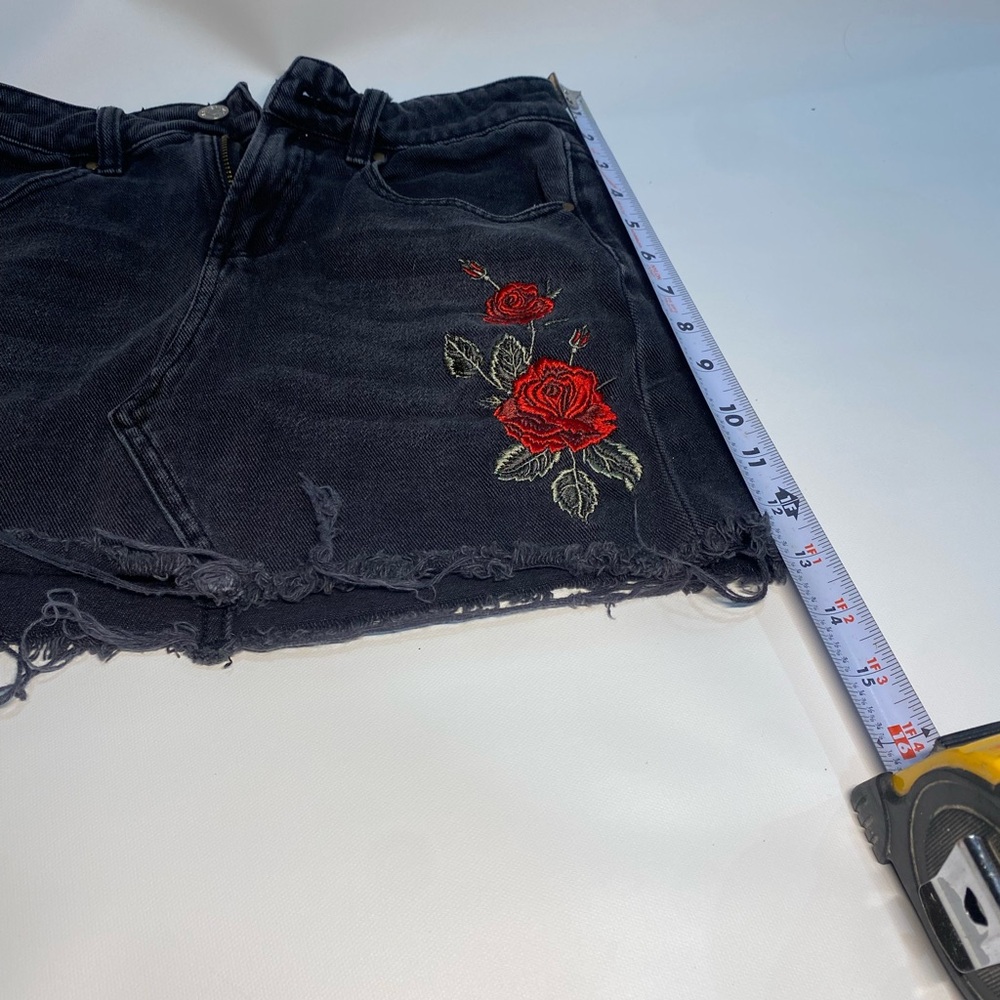 PacSun Black Denim Skirt with embroidered roses- size 24 - Picture 2 of 6